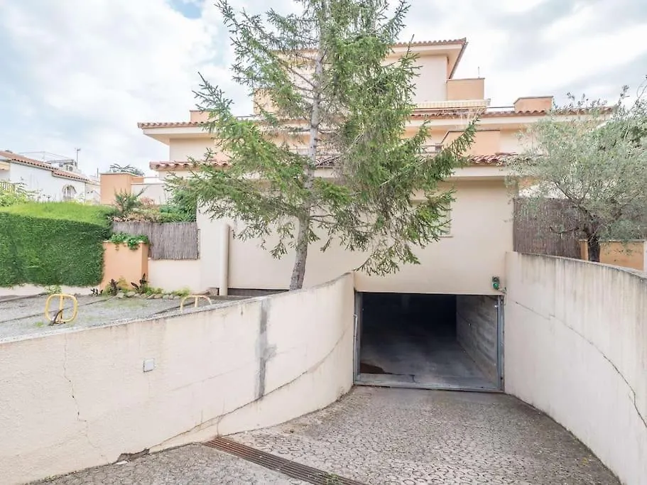 Stil Mar. Apartment For 5 People With Communal Pool L'Escala Spain